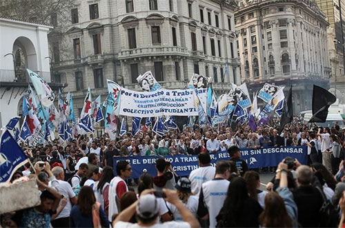 Marcha de la Resistencia en Buenos Aires Argentina reactiva su “Marcha de la Resistencia” contra las políticas de Macri